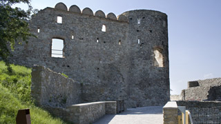 Vstup na nádvorie stredného hradu